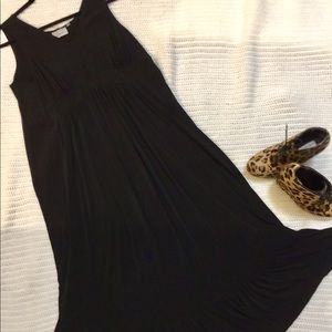 Sleeveless,V-neck, Black dress, scolloped bottom